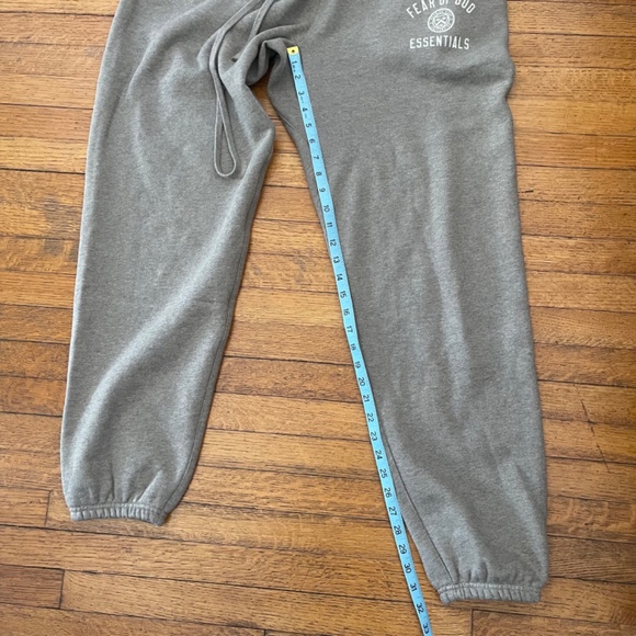 AUTHENTIC Fear of God ESSENTIALS Crest Essential Sweatpants Sz M - SOLD OUT - - Picture 10 of 13